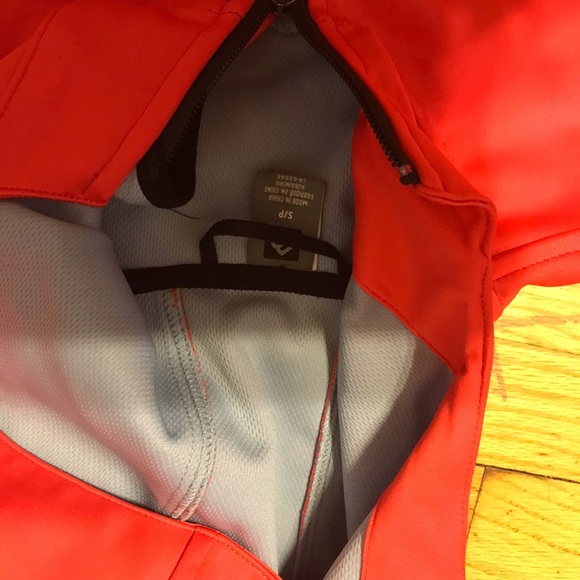 Brand new Black mountain isolated jacket size S - Picture 3 of 7